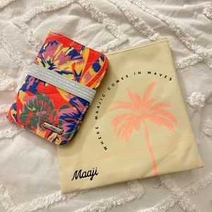 Maaji Passport Holder w/ canvas dust bag
